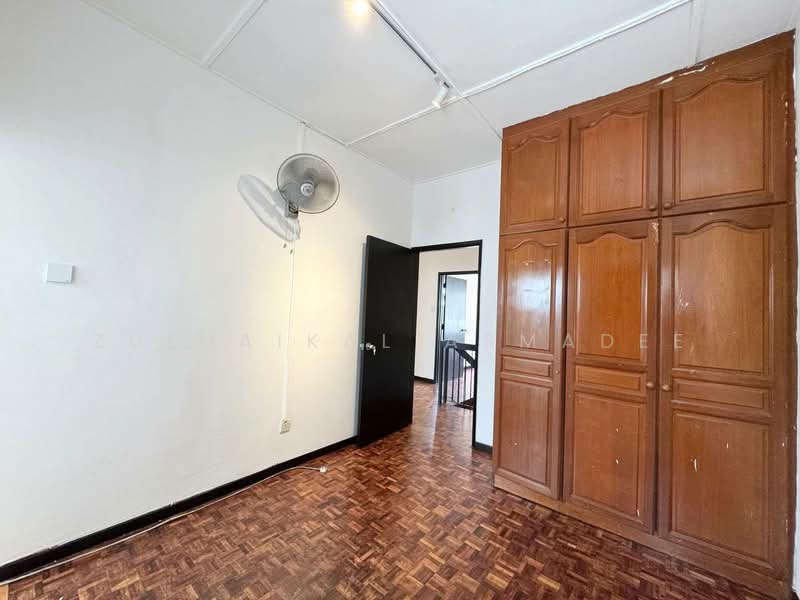 2-storey Terraced House for Sale in Taman Serdang Raya (Seri Kembangan) - Zulhaikal Asmadee - Bedroom - PropertyGuru.com.my