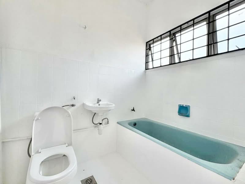 2-storey Terraced House for Sale in Taman Serdang Raya (Seri Kembangan) - Zulhaikal Asmadee - Bathroom - PropertyGuru.com.my