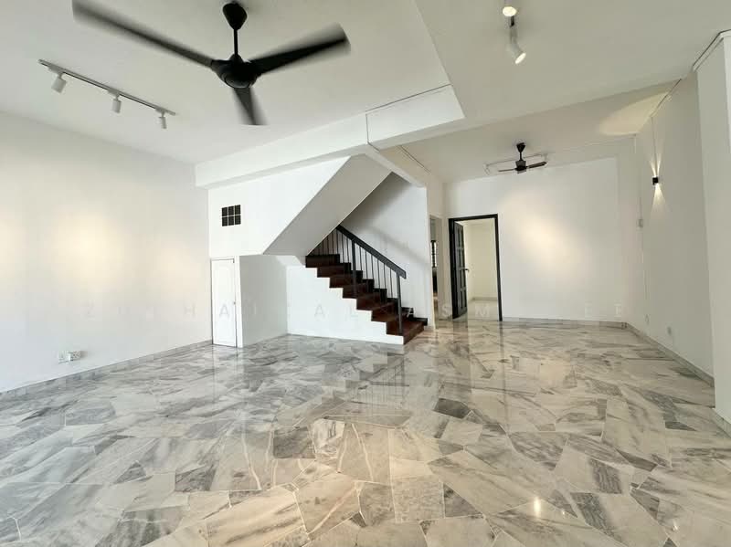 2-storey Terraced House for Sale in Taman Serdang Raya (Seri Kembangan) - Zulhaikal Asmadee - Living Room - PropertyGuru.com.my