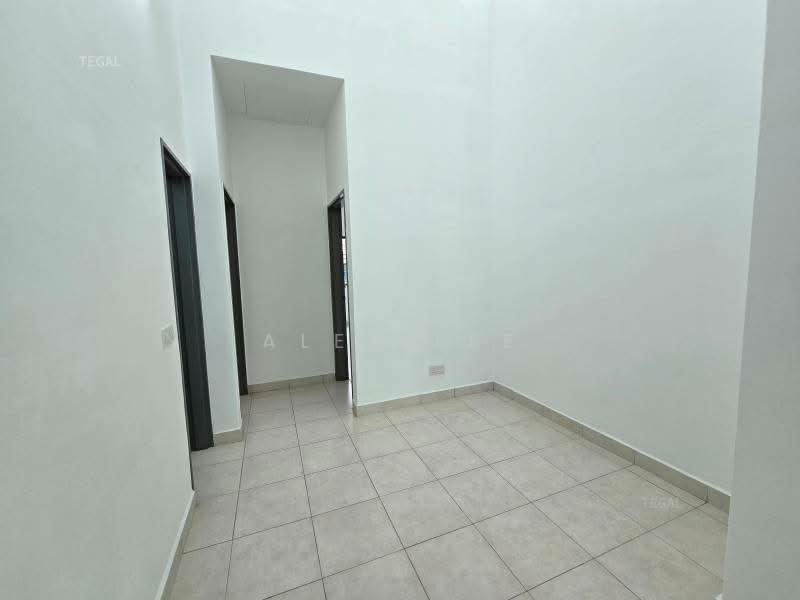 Rumah Teres 2 Tingkat untuk Dijual di Setia Alam (Selangor) - Alex Lee - Corridor - PropertyGuru.com.my