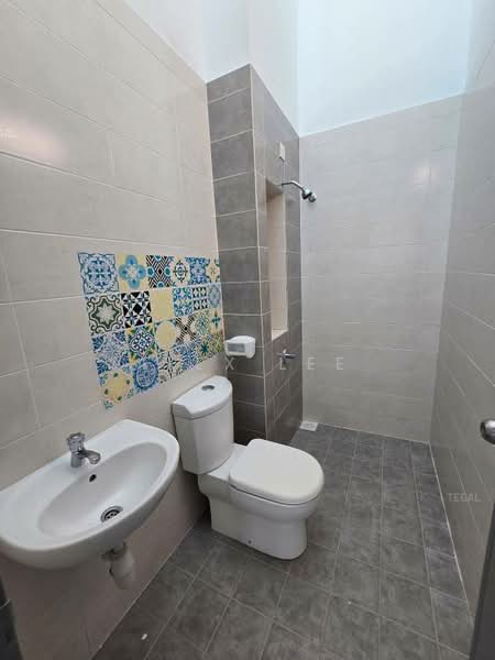 Rumah Teres 2 Tingkat untuk Dijual di Setia Alam (Selangor) - Alex Lee - Bathroom - PropertyGuru.com.my
