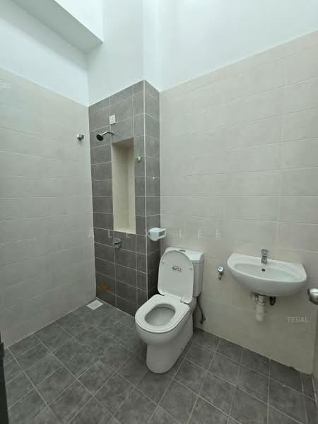 Rumah Teres 2 Tingkat untuk Dijual di Setia Alam (Selangor) - Alex Lee - Bathroom - PropertyGuru.com.my