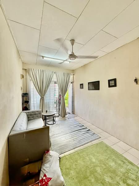 Rumah Teres untuk Dijual di Taman Politeknik (Telok Kemang) - Azrul Othman - Living Room - PropertyGuru.com.my