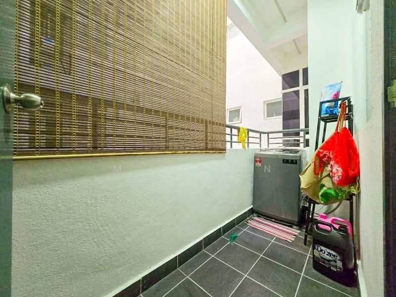 Pangsapuri untuk Dijual di Residensi Bandar Bukit Mahkota (PR1MA @ Bandar Bukit Mahkota) - M.J Zairin - Balcony - PropertyGuru.com.my