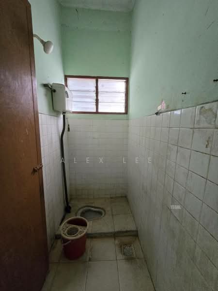 Rumah Teres 1 Tingkat untuk Dijual di Klang (Selangor) - Alex Lee - Bathroom - PropertyGuru.com.my