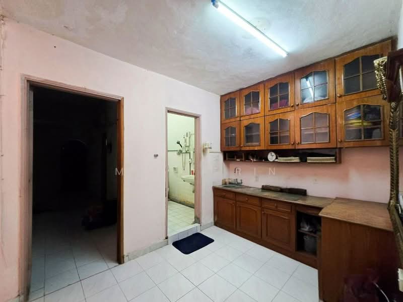 2-storey Terraced House for Sale in Lembah Keramat (Ulu Kelang) - M.J Zairin - Kitchen - PropertyGuru.com.my