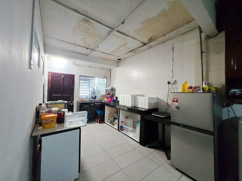 2-storey Terraced House for Sale in Lembah Keramat (Ulu Kelang) - M.J Zairin - Kitchen - PropertyGuru.com.my