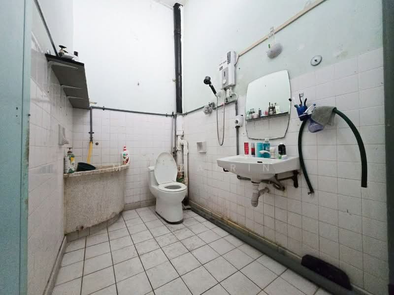 2-storey Terraced House for Sale in Lembah Keramat (Ulu Kelang) - M.J Zairin - Bathroom - PropertyGuru.com.my