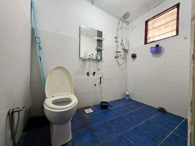 2-storey Terraced House for Sale in Lembah Keramat (Ulu Kelang) - M.J Zairin - Bathroom - PropertyGuru.com.my