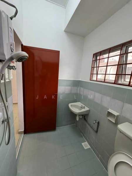 Rumah Teres 2 Tingkat untuk Dijual di Sungai Long (Bandar Sungai Long) - Jake Lim - Bathroom - PropertyGuru.com.my
