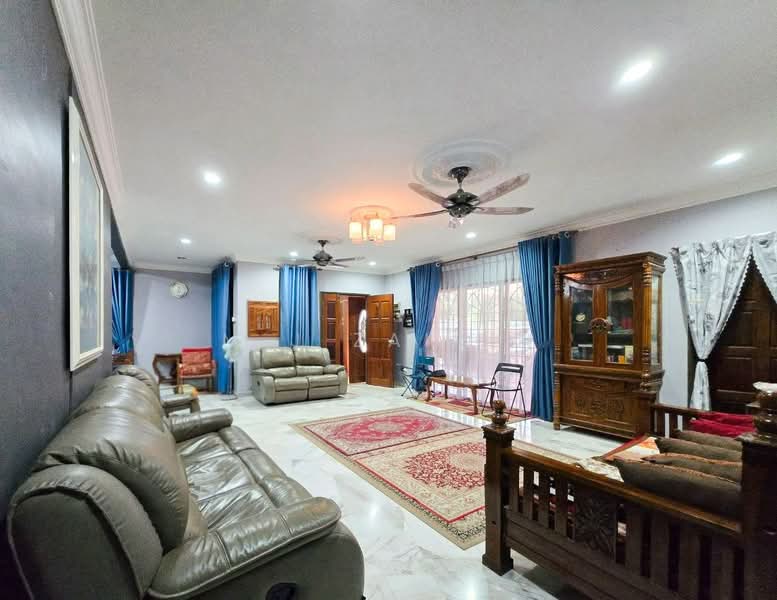 Rumah Banglo untuk Dijual di Bandar Rinching (Semenyih) - M.J Zairin - Living Room - PropertyGuru.com.my