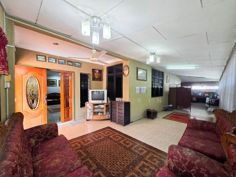 Rumah Banglo untuk Dijual di Bandar Rinching (Semenyih) - M.J Zairin - Living Room - PropertyGuru.com.my