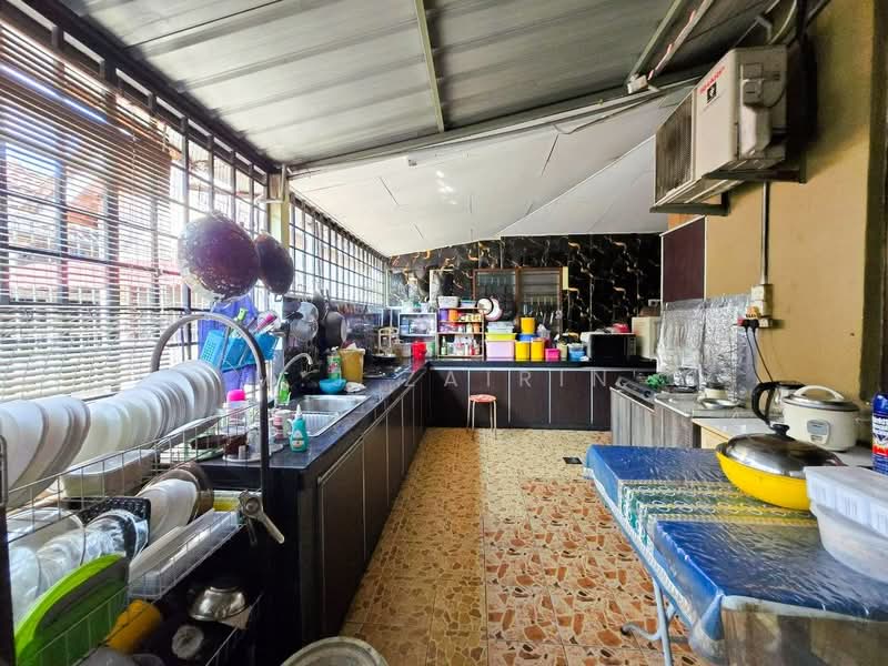 Rumah Banglo untuk Dijual di Bandar Rinching (Semenyih) - M.J Zairin - Kitchen - PropertyGuru.com.my