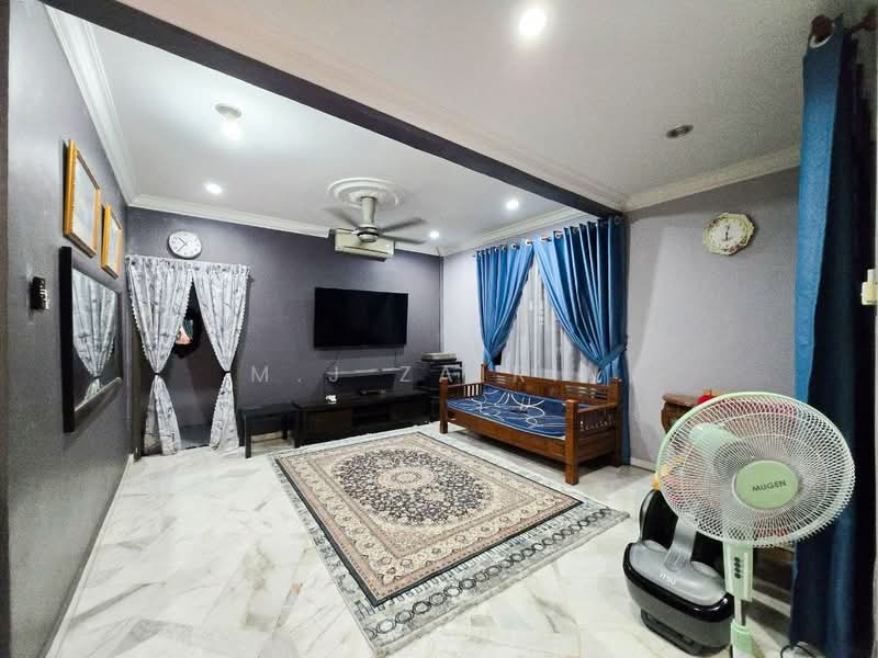 Rumah Banglo untuk Dijual di Bandar Rinching (Semenyih) - M.J Zairin - Living Room - PropertyGuru.com.my