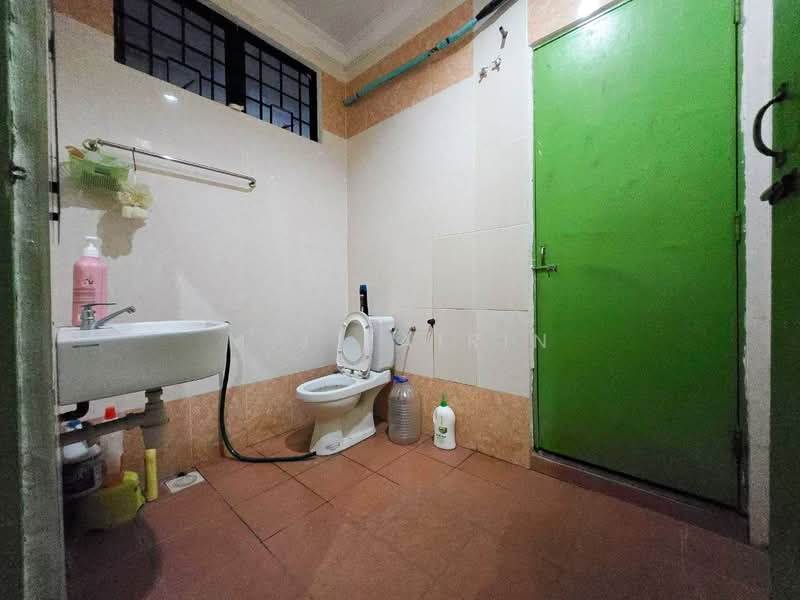 Rumah Banglo untuk Dijual di Bandar Rinching (Semenyih) - M.J Zairin - Bathroom - PropertyGuru.com.my