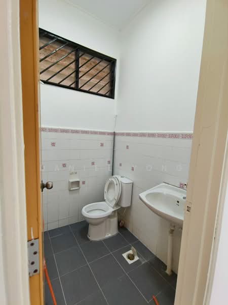 Rumah Teres 1 Tingkat untuk Dijual di Bandar Seri Alam (Masai) - Daniel Yong - Bathroom - PropertyGuru.com.my