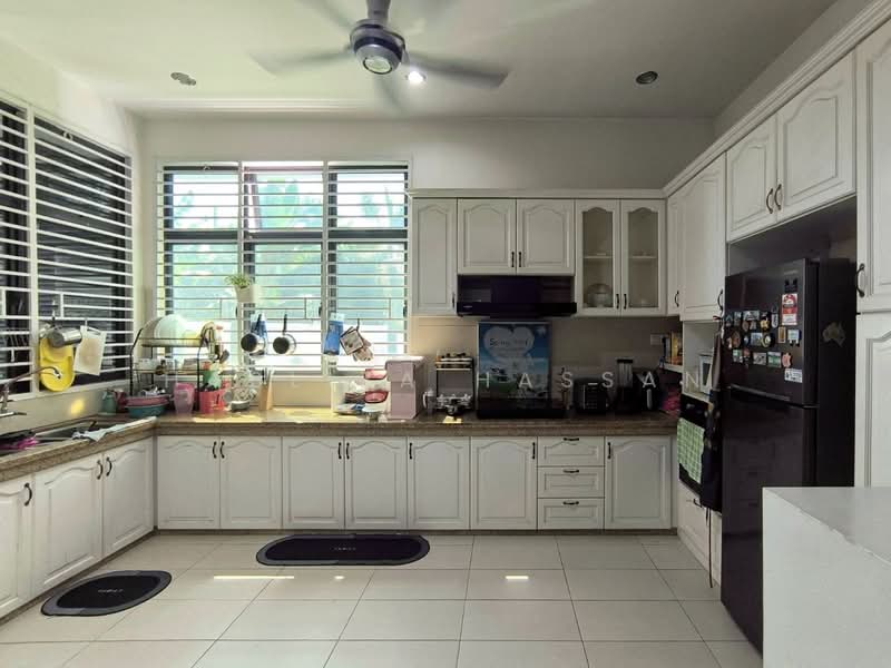 Semi-Detached House for Sale in Ayer Keroh (Melaka) - Hasliza Hassan - Kitchen - PropertyGuru.com.my
