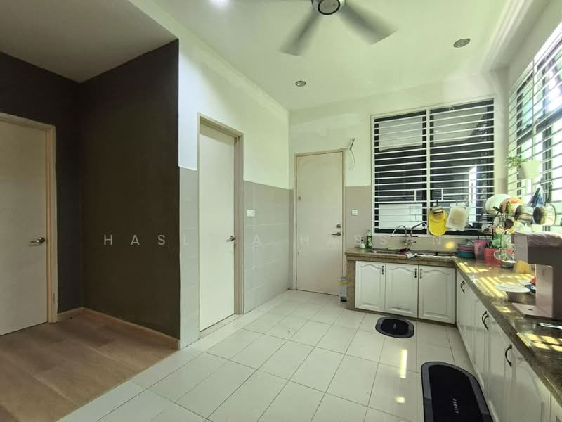 Semi-Detached House for Sale in Ayer Keroh (Melaka) - Hasliza Hassan - Kitchen - PropertyGuru.com.my