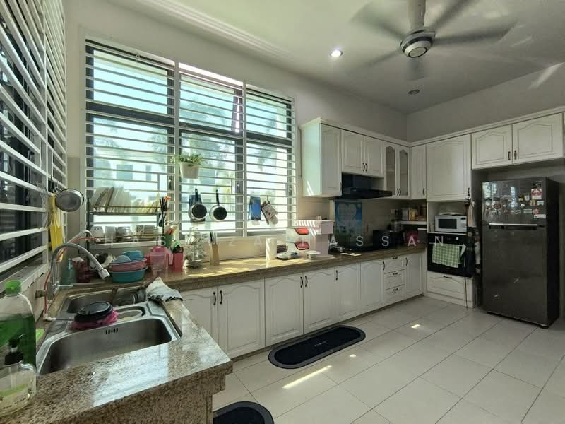 Semi-Detached House for Sale in Ayer Keroh (Melaka) - Hasliza Hassan - Kitchen - PropertyGuru.com.my