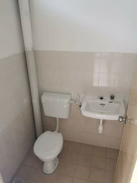 Rumah Teres 2 Tingkat untuk Dijual di Taman Pulai Jaya (Kulai) - Daniel Yong - Bathroom - PropertyGuru.com.my