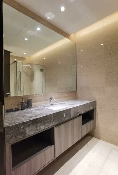 Servis Apartment untuk Disewa di Marriott Residence @ Gurney - Lilly . - Bathroom - PropertyGuru.com.my