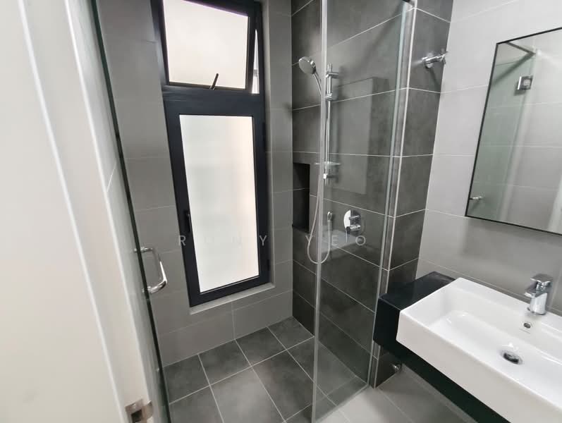 Servis Apartment untuk Disewa di Sunway Belfield - Rony Yeo - Bathroom - PropertyGuru.com.my