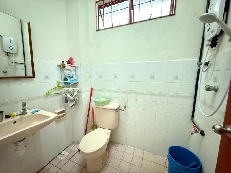 Rumah Teres 2-Tingkat untuk Dijual di Bandar Sri Damansara (Selangor) - Thong Zhen Yang - Bathroom - PropertyGuru.com.my