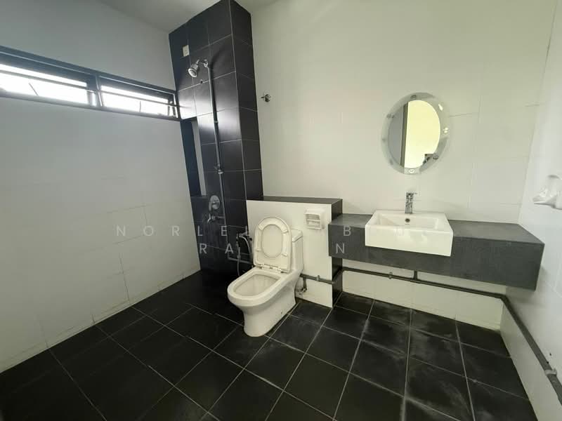 Rumah Teres 2 Tingkat untuk Dijual di Nilai (Negeri Sembilan) - Norlela Abdul Rahman - Bathroom - PropertyGuru.com.my