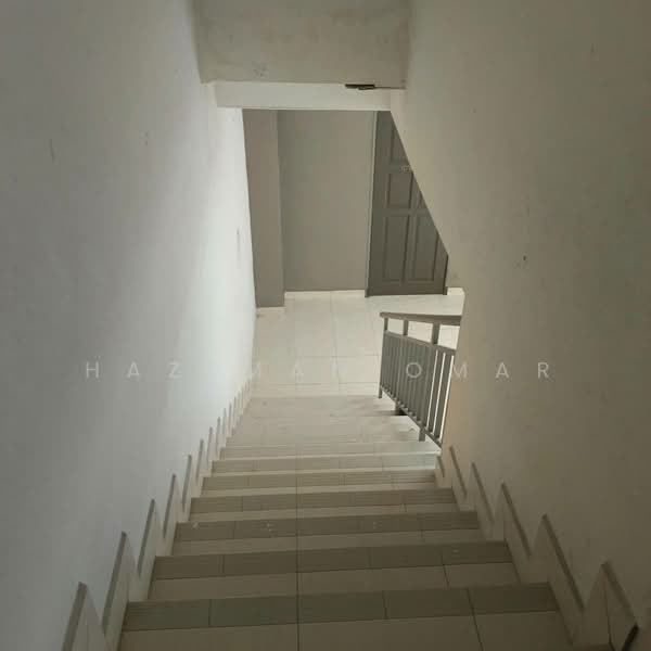 2-storey Terraced House for Sale in Bandar Putera 2 (Klang) - Hazeman Omar - Corridor - PropertyGuru.com.my