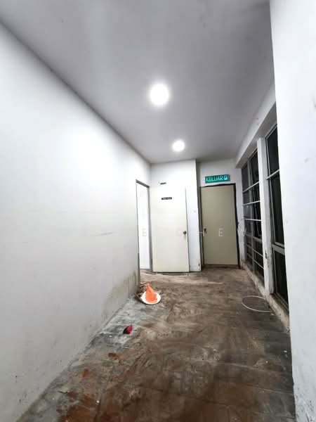 Shop / Office for Rent in Taman Sutera Utama (Skudai) - Grace Chew - Corridor - PropertyGuru.com.my