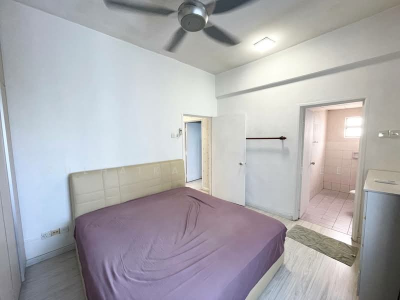 Apartment for Sale at Jalil Damai Apartments - Zulhaikal Asmadee - Bedroom - PropertyGuru.com.my