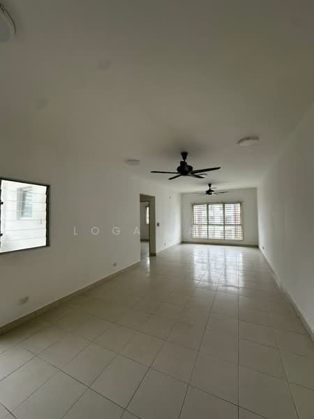 Pangsapuri untuk Dijual di Pangsapuri Seri Mutiara - Loga Raju - Living Room - PropertyGuru.com.my