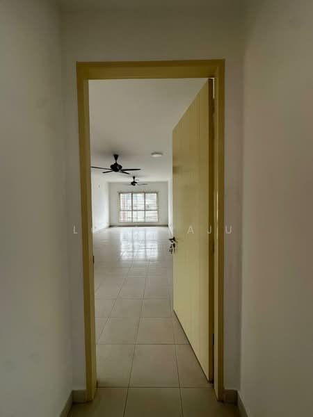 Pangsapuri untuk Dijual di Pangsapuri Seri Mutiara - Loga Raju - Living Room - PropertyGuru.com.my