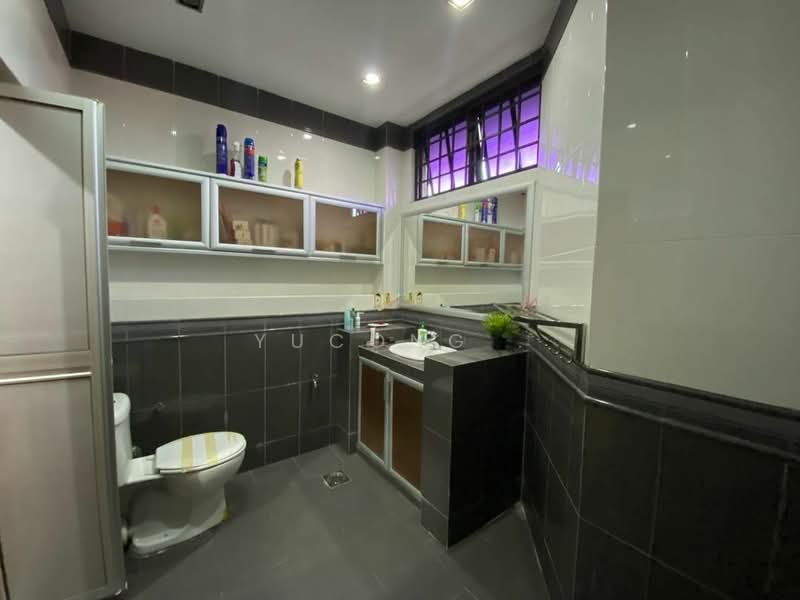 Rumah Teres 2-Tingkat untuk Dijual di Taman Rinting (Masai) - Yucong . - Bathroom - PropertyGuru.com.my