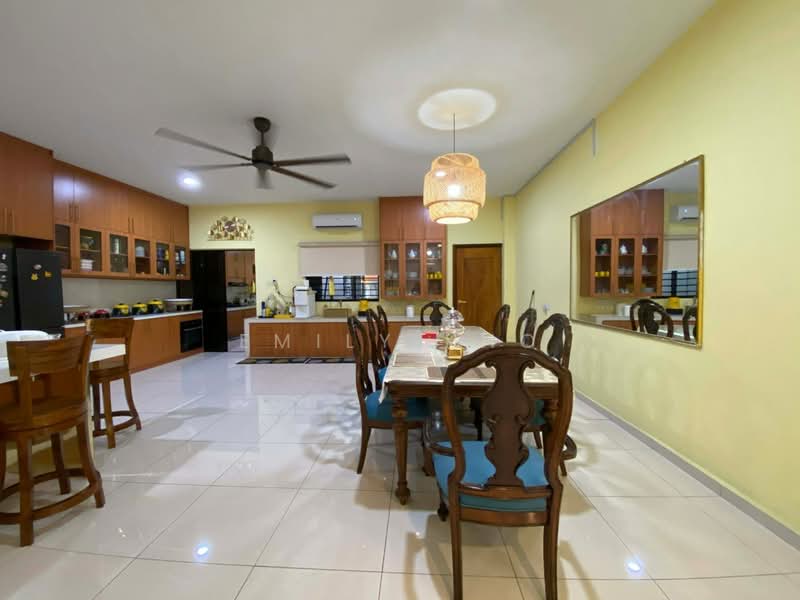 Rumah Banglo untuk Disewa di Subang Bestari (Shah Alam) - Emily Kho - Kitchen - PropertyGuru.com.my