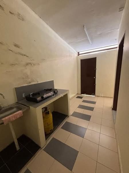 Rumah Teres 2 Tingkat untuk Dijual di Taman Setia Indah (Tebrau) - Ee Fong Toh - Kitchen - PropertyGuru.com.my