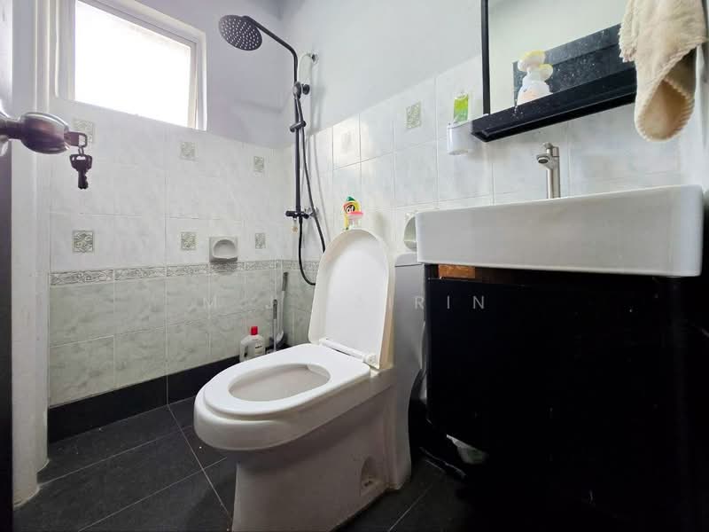 Pangsapuri untuk Dijual di Intana Ria - M.J Zairin - Bathroom - PropertyGuru.com.my
