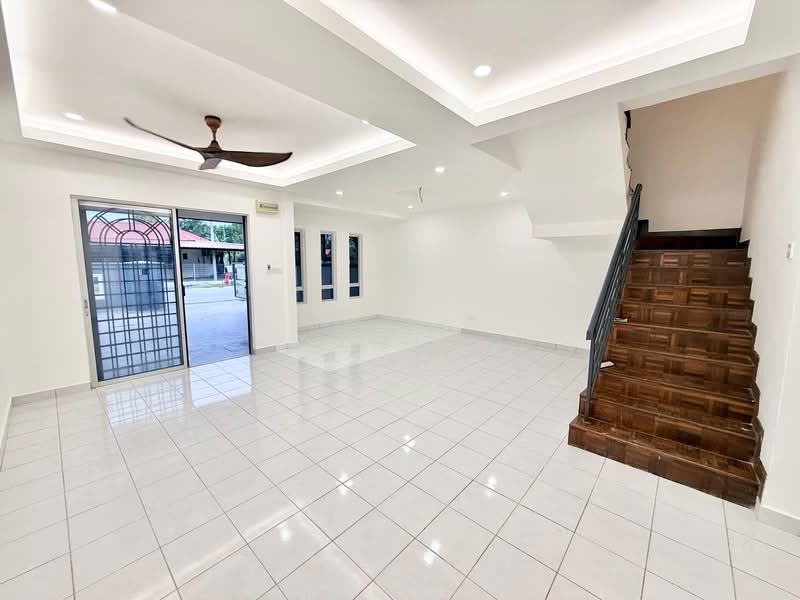 2-storey Terraced House for Sale in Beranang (Selangor) - Azmi . - Living Room - PropertyGuru.com.my