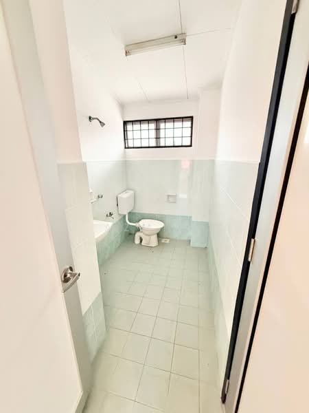2-storey Terraced House for Sale in Beranang (Selangor) - Azmi . - Bathroom - PropertyGuru.com.my