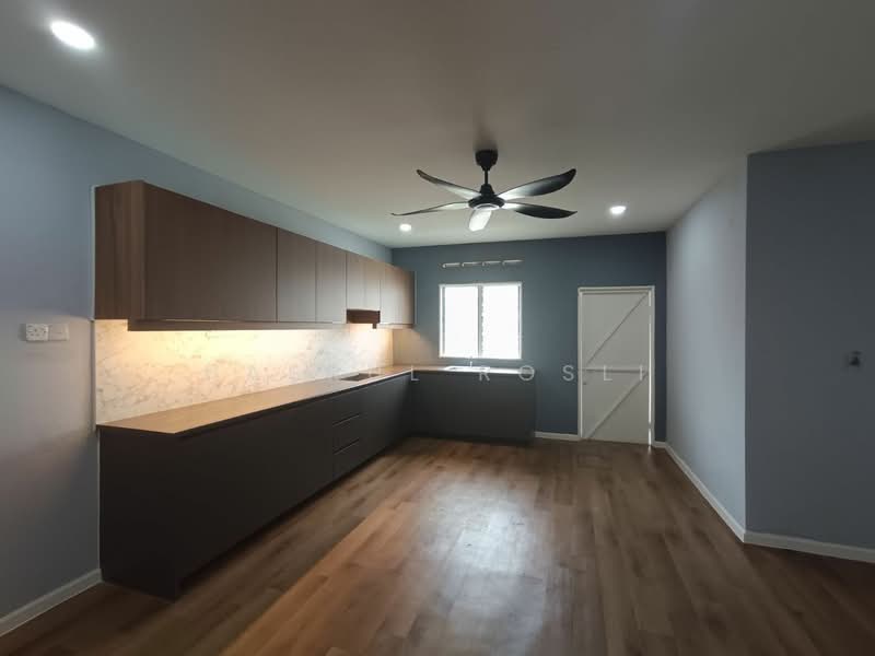 Rumah Teres 1 Tingkat untuk Dijual di Taman Kucai (Lunas) - Hasrul Rosli - Kitchen - PropertyGuru.com.my