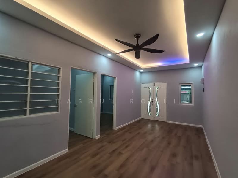 Rumah Teres 1 Tingkat untuk Dijual di Taman Kucai (Lunas) - Hasrul Rosli - Living Room - PropertyGuru.com.my