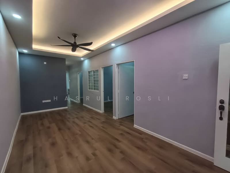 Rumah Teres 1 Tingkat untuk Dijual di Taman Kucai (Lunas) - Hasrul Rosli - Living Room - PropertyGuru.com.my