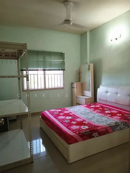 Pangsapuri untuk Dijual di Permai Jaya - Charles Chaw - Bedroom - PropertyGuru.com.my