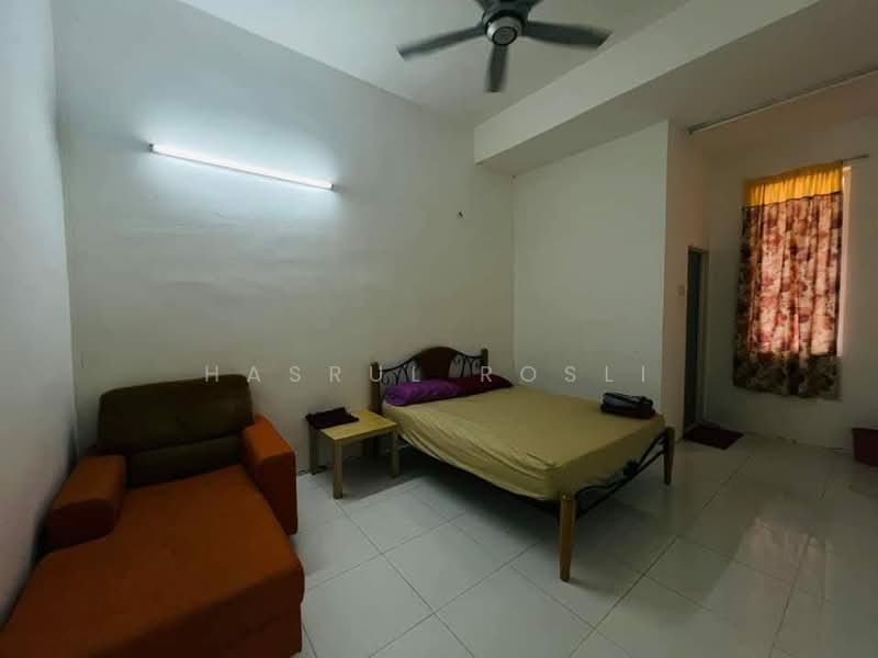 Rumah Teres 2 Tingkat untuk Dijual di Taman Tunku Sarina (Bandar Darulaman) - Hasrul Rosli - Bedroom - PropertyGuru.com.my
