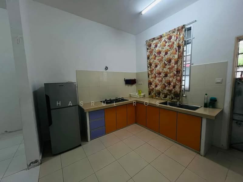 Rumah Teres 2 Tingkat untuk Dijual di Taman Tunku Sarina (Bandar Darulaman) - Hasrul Rosli - Kitchen - PropertyGuru.com.my