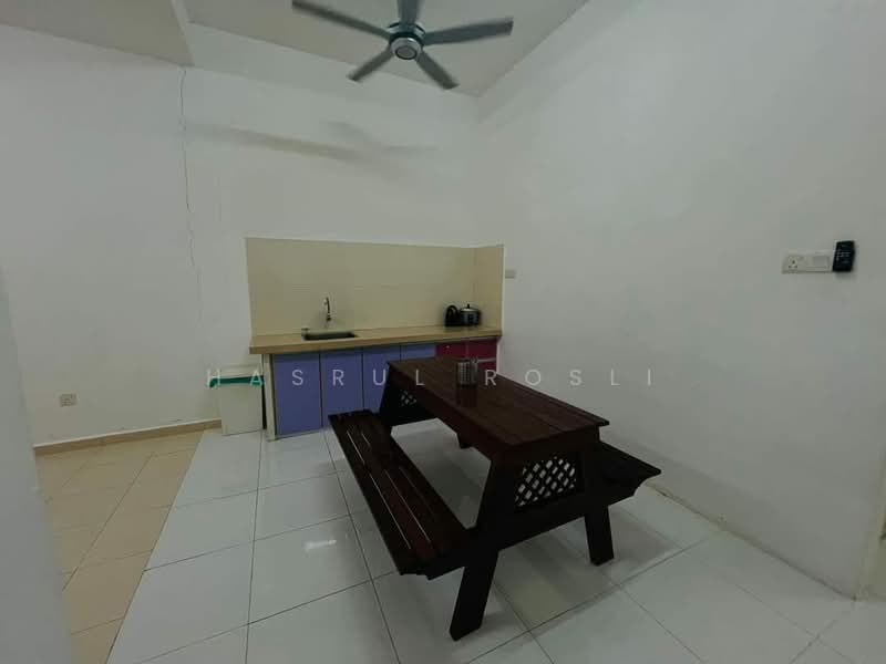 Rumah Teres 2 Tingkat untuk Dijual di Taman Tunku Sarina (Bandar Darulaman) - Hasrul Rosli - Kitchen - PropertyGuru.com.my
