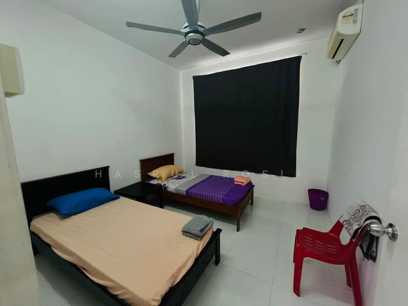 Rumah Teres 2 Tingkat untuk Dijual di Taman Tunku Sarina (Bandar Darulaman) - Hasrul Rosli - Bedroom - PropertyGuru.com.my