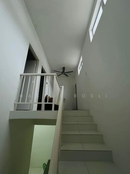 Rumah Teres 2 Tingkat untuk Dijual di Taman Tunku Sarina (Bandar Darulaman) - Hasrul Rosli - Interior - PropertyGuru.com.my