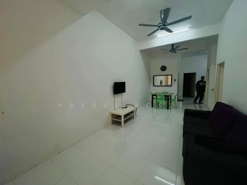 Rumah Teres 2 Tingkat untuk Dijual di Taman Tunku Sarina (Bandar Darulaman) - Hasrul Rosli - Living Room - PropertyGuru.com.my