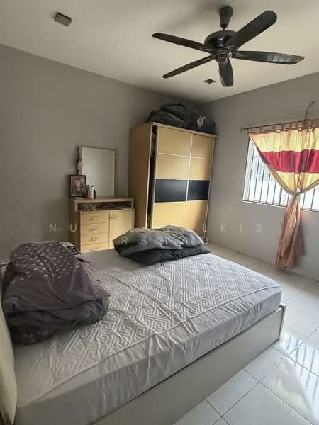 Rumah Teres 2 Tingkat untuk Dijual di Bandar Nusa Rhu (Shah Alam) - Nurul Balkis Arshad - Bedroom - PropertyGuru.com.my